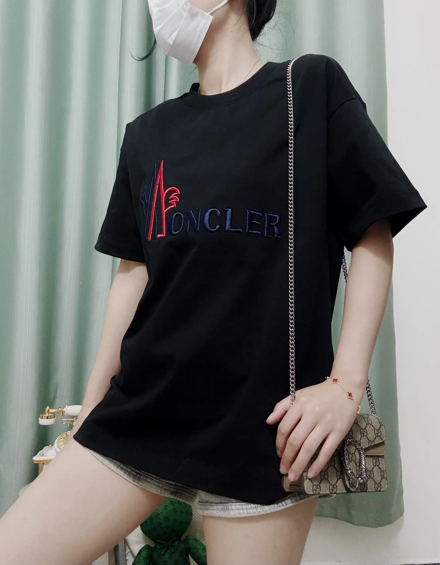 Black ， Same Style